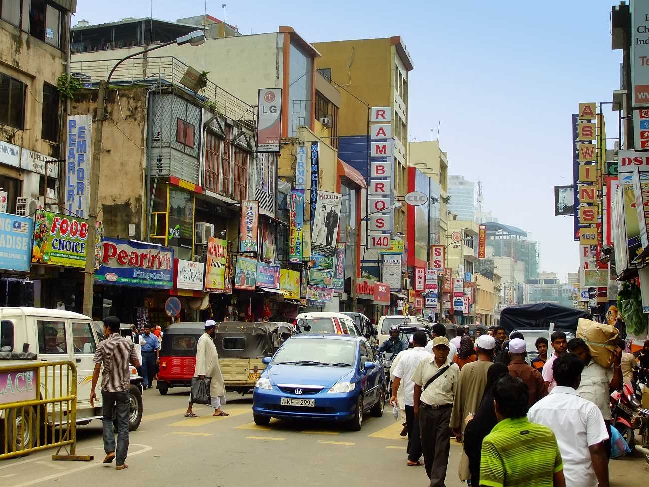 Табло коломбо шри ланка. Коломбо Шри Ланка. Пномпень уличный рынок.